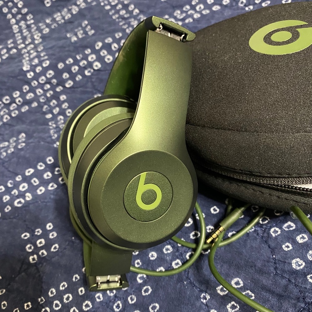 EUC Beats Headphones and case 🎧